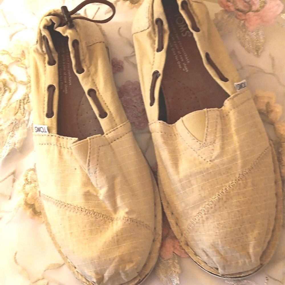 NEW. TOMS Cream Slip-On Shoes Linen-look 9